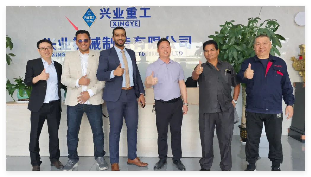 Montaje de la estructura principal de la planta de concreto HZS180 en el sitio del proyecto